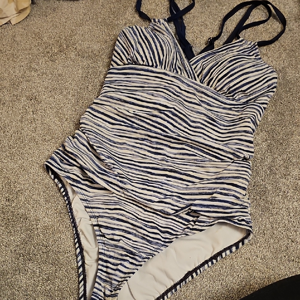 🟠D4🔹️Navy and White Striped Swimsuit